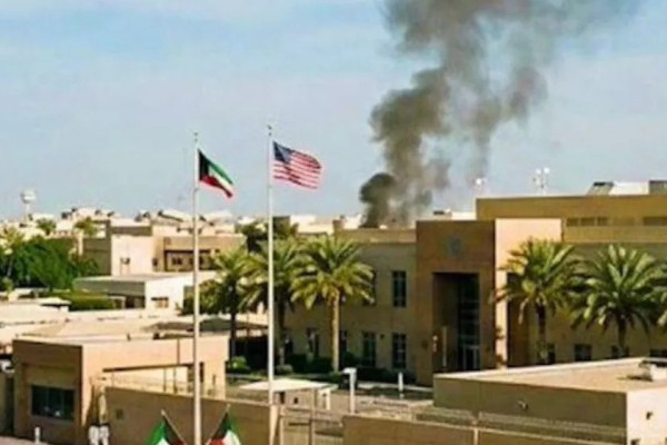 इरानी हमलापछि कुवेतस्थित अमेरिकी दूतावासमा आगो र धुवाँ